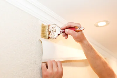 Pose de papier peint à Silvareccio — revêtements muraux et toiles de verre